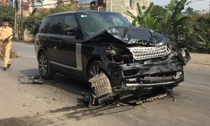 Đang đứng bên đường, nữ hiệu trưởng bị xe sang Range Rover tông tử vong