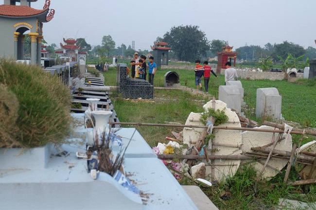 Nhân chứng phát hiện 1 số kẻ xấu đập phá bát hương lúc mờ sáng ở Hưng Yên kể gì? - Ảnh 3.