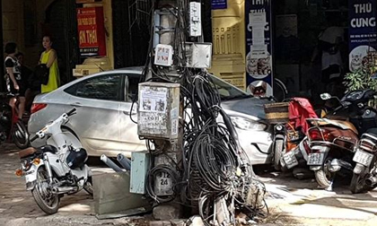 Nam sinh cấp 3 lái ô tô gây tai nạn liên hoàn ở Hà Nội