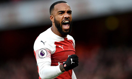 Ghi 3 bàn trong 22 phút, Arsenal ngược dòng đánh bại Tottenham