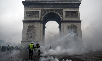 Khải Hoàn Môn tan hoang sau biểu tình lớn nhất thập niên ở Paris