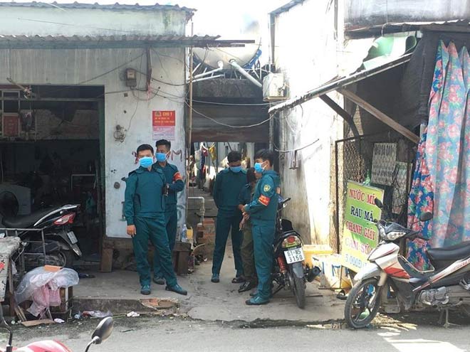 Thi thể 1 thanh niên phân hủy mạnh trong nhà trọ ở Bình Dương - 1