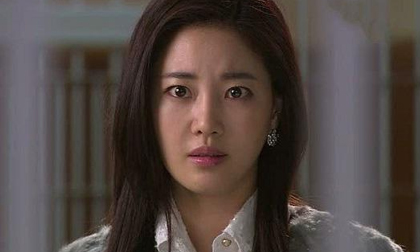 Nửa đêm khát nước xuống nhà, chết lặng khi thấy chồng và em dâu trong tư thế ấy