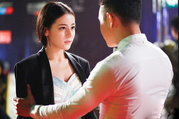 sung so khi chong sap cuoi dua tinh cu vao khach san de... 