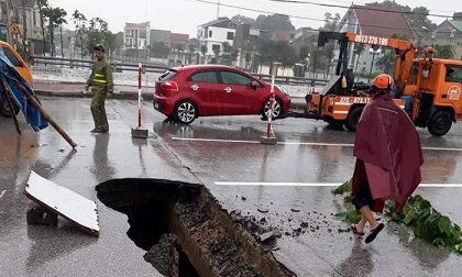 Nghệ An: Mưa lớn kéo dài, xuất hiện hố 'tử thần'