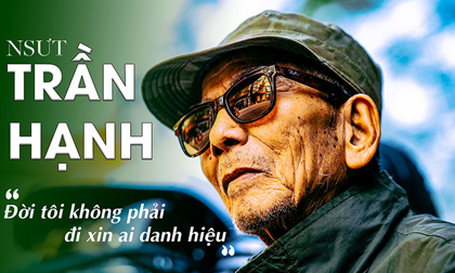 NSƯT Trần Hạnh ngồi bán mũ ở ga Hà Nội: 'Chí Trung xin tiền hộ, tôi chẳng biết nói sao'