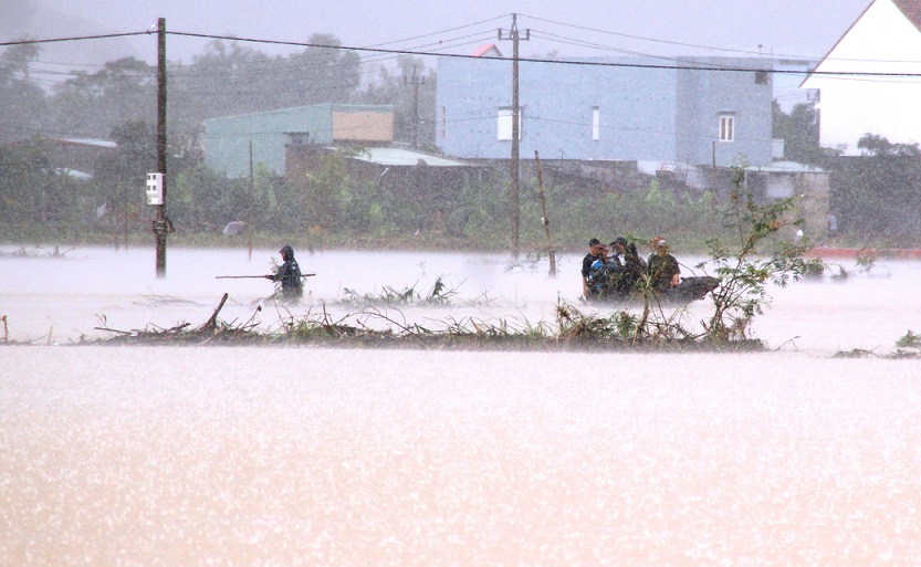hai cong nhan di lam bi lu cuon troi, chong tu vong, vo mat tich hinh anh 1