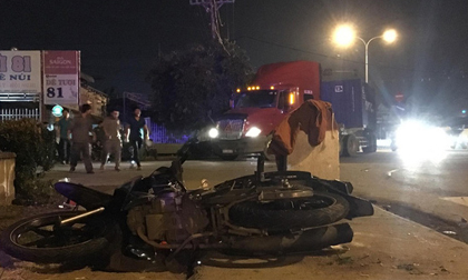 Đi 'bão đêm' mừng đội tuyển VN, 2 cô gái trẻ thương vong thương tâm