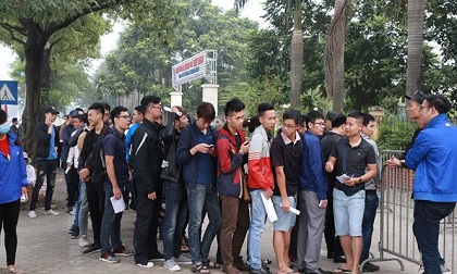 'Chợ đen' nhộn nhịp, VFF nói vé Chung kết AFF Cup chưa về Việt Nam