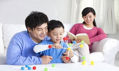 Điều cha dạy con trai sẽ tốt hơn rất nhiều vì thế mẹ hãy để bố nhé
