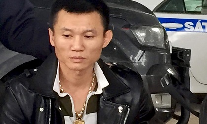 8X lái ôtô chở ma túy và vũ khí chạy trốn cảnh sát