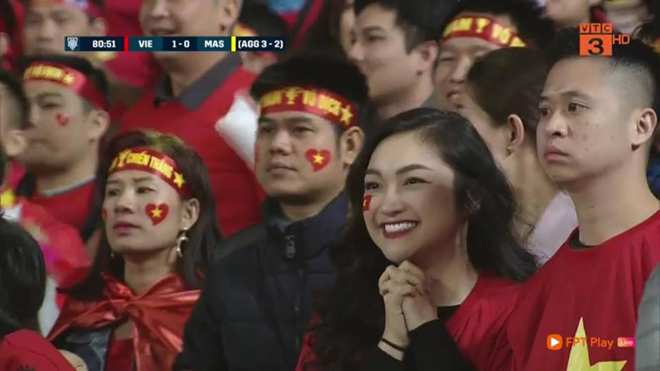 Gái xinh khiến dân mạng “săn lùng” sau trận chung kết AFF Cup 2018 - 2