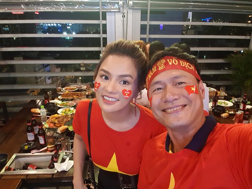 Siêu mẫu Thu Phương nói về số tiền 2 tỷ tặng tuyển VN sau vô địch AFF Cup - 1