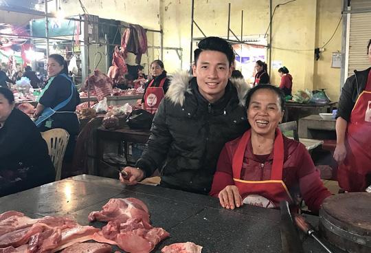 con la cau thu noi tieng, nguoi me bi dan mang phat hien: di xe om, mac mai mot ao - 6