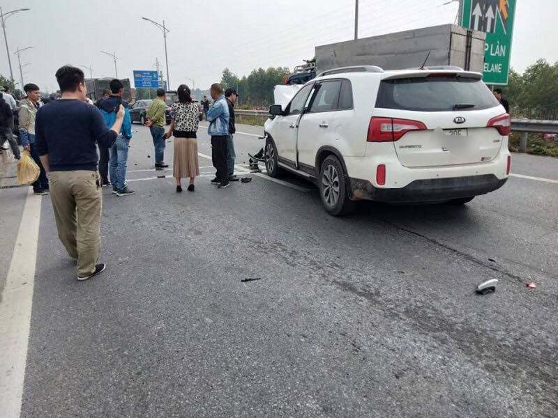 Sau cú tông kinh hoàng của ô tô 7 chỗ tại 
