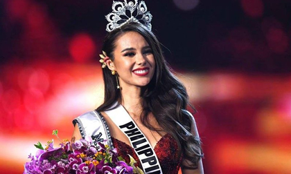 Điềm báo: 11 năm trước, mẹ ruột đã mơ thấy Catriona Gray mặc váy đỏ đăng quang Hoa hậu Hoàn vũ