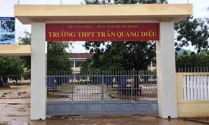 Nam sinh đánh bị thương thầy giáo đã trình diện công an