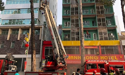 Cứu 7 người trong căn nhà bốc cháy