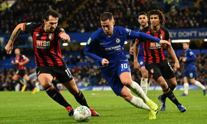 Hazard ghi bàn may mắn, Chelsea vào bán kết Cúp Liên đoàn