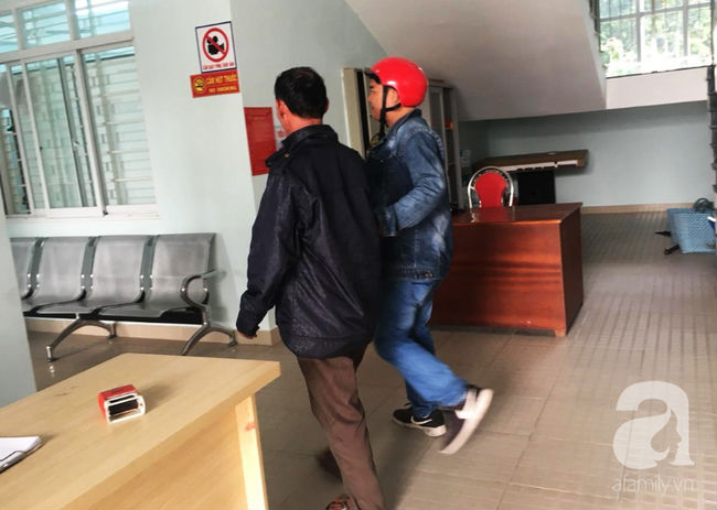 Bình Dương: Lời kêu cứu của cô gái bị gã thanh niên dọa giết cả gia đình vì không đồng ý bỏ nhà đi Bình Dương: Lời kêu cứu của cô gái bị gã thanh niên dọa giết cả gia đình vì không đồng ý bỏ nhà đi