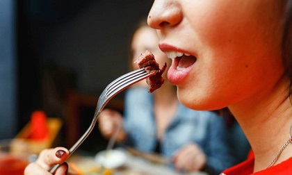 5 thói quen ăn uống dễ gây bệnh ung thư hầu hết ai cũng mắc phải: Hãy dừng ngay trước khi quá muộn