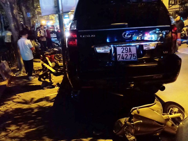 Vụ lái xe Lexus gây tai nạn liên hoàn ở Hồ Tây: Nữ giáo viên có nguy cơ mất chân phải vĩnh viễn Vụ lái xe Lexus gây tai nạn liên hoàn ở Hồ Tây: Nữ giáo viên có nguy cơ mất chân phải vĩnh viễn
