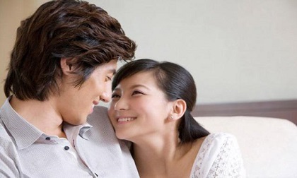 Tréo ngoe cảnh chồng phải vay tiền để được 'ngủ với vợ'