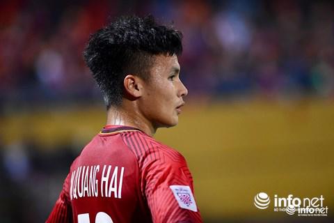 gianh qua bong vang viet nam 2018, quang hai pha moi ky luc cua tien boi - 1