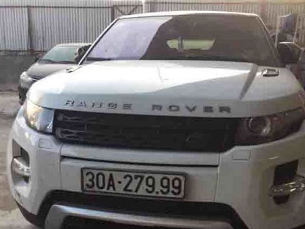 Vụ Range Rover đâm nữ sinh bỏ chạy: Người đóng thế có phải chịu tội?