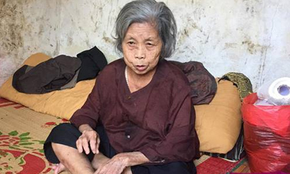 Tâm sự nghẹn đắng của bà ngoại bé gái 5 tuổi ngủ vỉa hè trong đêm lạnh ở Nam Định