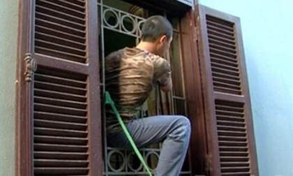 Cuộc truy lùng băng trộm đột nhập chuyên phá song cửa
