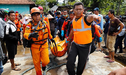 Sóng thần ở Indonesia: Số người thương vong lên đến gần 2.000