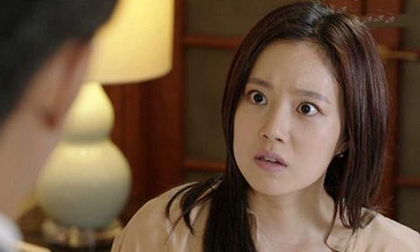 Lên cơn cuồng ghen khi thấy chồng âu yếm đứa trẻ giống hệt mình, tôi ngờ đâu...