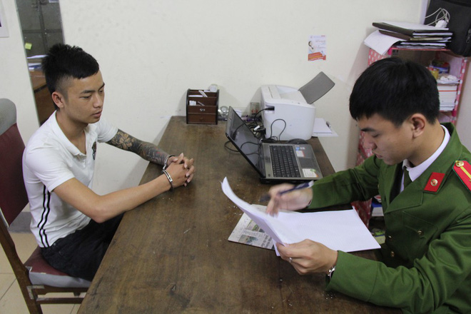 Từ 9 nam nữ xăm trổ thác loạn trong khách sạn lộ ra nhóm chuyên đòi nợ thuê - Ảnh 2. Từ 9 nam nữ xăm trổ thác loạn trong khách sạn lộ ra nhóm chuyên đòi nợ thuê - Ảnh 2.