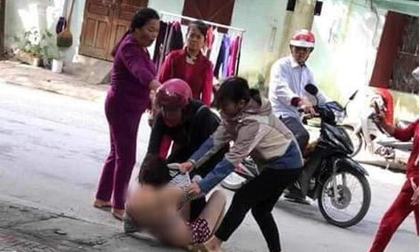 Hai mẹ con cùng nhau đánh ghen, lột đồ nhân tình con rể : “Thương nó, ai thương con tôi”