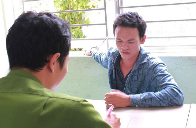 2 thanh niên giật thùng tiền 100 triệu mừng đám cưới trả nợ thua cá độ bóng đá - Ảnh 1. 2 thanh niên giật thùng tiền 100 triệu mừng đám cưới trả nợ thua cá độ bóng đá - Ảnh 1.