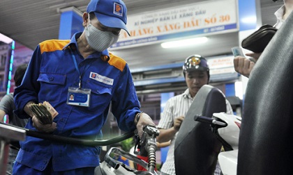 Ngày đầu 2019: Thuế tăng kịch khung, bộ lập tức điều chỉnh giá xăng