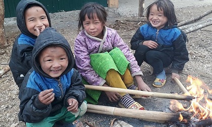 Cận cảnh: Người vùng cao Sơn La co ro trong giá rét khủng khiếp