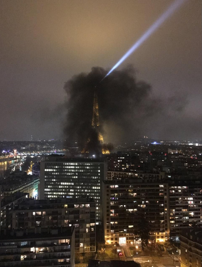 Sau Khải Hoàn Môn, đến lượt tháp Eiffel chìm trong khói đen ngùt ngụt của biểu tình đốt phá suốt đêm - Ảnh 1. Sau Khải Hoàn Môn, đến lượt tháp Eiffel chìm trong khói đen ngùt ngụt của biểu tình đốt phá suốt đêm - Ảnh 1.