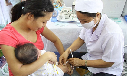 Hàng chục trẻ phải nhập viện sau khi tiêm vắc xin ComBE Five