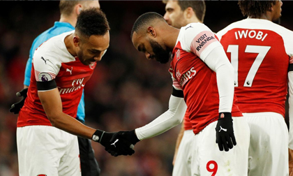 Hàng công bùng nổ, Arsenal đại thắng chào năm mới