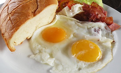 Vạch mặt thực phẩm đại kỵ vào bữa sáng, nhiều người vẫn ăn mà chẳng biết đang mở cửa đón bệnh vào nhà
