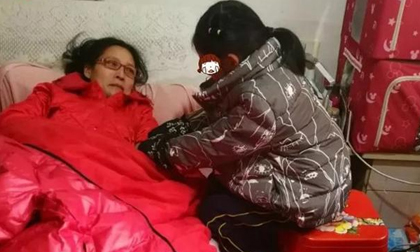 'Mẹ ơi, mẹ bán con đi', nỗi chua xót đằng sau lời nói của bé gái 7 tuổi