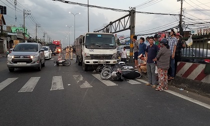 Lại xe “điên” gây tai nạn liên hoàn: Ô tô tải húc văng 5 xe máy tại TP.HCM