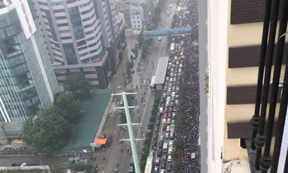 Tắc đường kinh hoàng ở Hà Nội sáng nay: 'Qua 20 cái đèn xanh rồi mà vẫn không thể di chuyển'