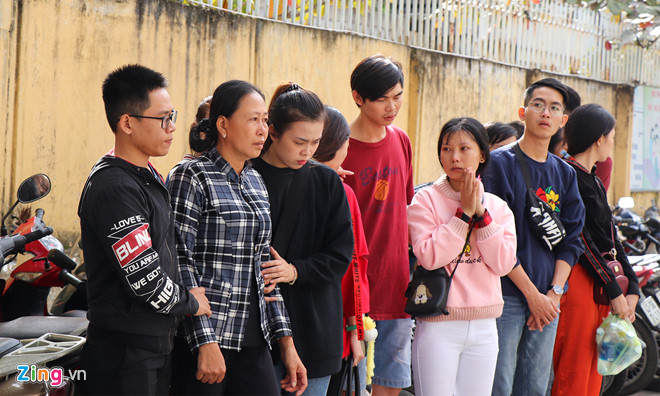 Tieng khoc xe long tien sinh vien tu nan o deo Hai Van ve que hinh anh 2