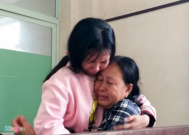 Tieng khoc xe long tien sinh vien tu nan o deo Hai Van ve que hinh anh 1