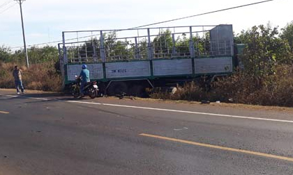 Xe tải gãy trục mất lái tông 3 chị em gái tử vong