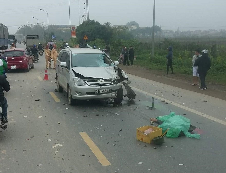 “Xế hộp” va chạm kinh hoàng xe máy trên quốc lộ, 2 người tử vong - 1