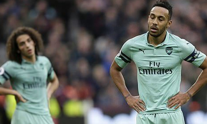 Arsenal thua đau West Ham, nguy cơ bị MU qua mặt